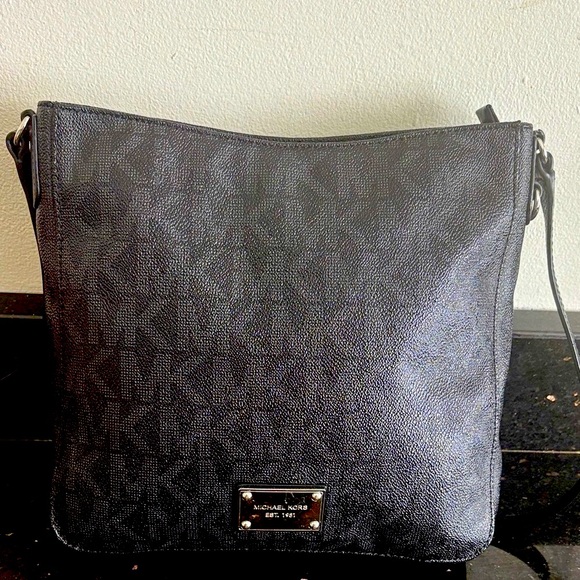 MICHAEL KORS SIGNATURE CROSSBODY LARGE BLACK JET SET MESSENGER BAG in EUC - Picture 1 of 10